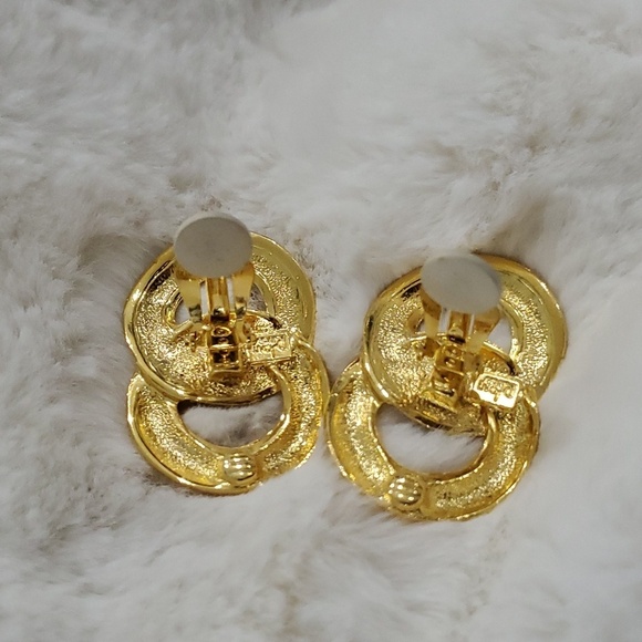 JOAN RIVERS CLASSIC CLIP ON EARRINGS SIGNED INTERLOCKING DOOR KNOCKER - Picture 6 of 8